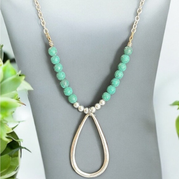 WESTERN NECKLACE WITH SILVERTONE PENDANT AND BLUE BEADS - Picture 2 of 3